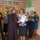 20171005-иерей Кирилл Бакутов поздравил учителей села Елизарьево