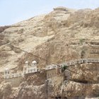 Вид на монастырь Искушений на Сорокадневной горе 
