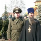 Иерей Владимир Кузнецов с зам. командира дивизии подполковником В. Г. Артемчуком