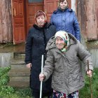 90-летняя дочь сельского священника с. Верякуши Федора Ардалионовича Трухманова со своими дочерьми — Марией и Надеждой. 